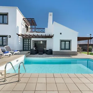  Villa Ereza Villas Camelot Spain